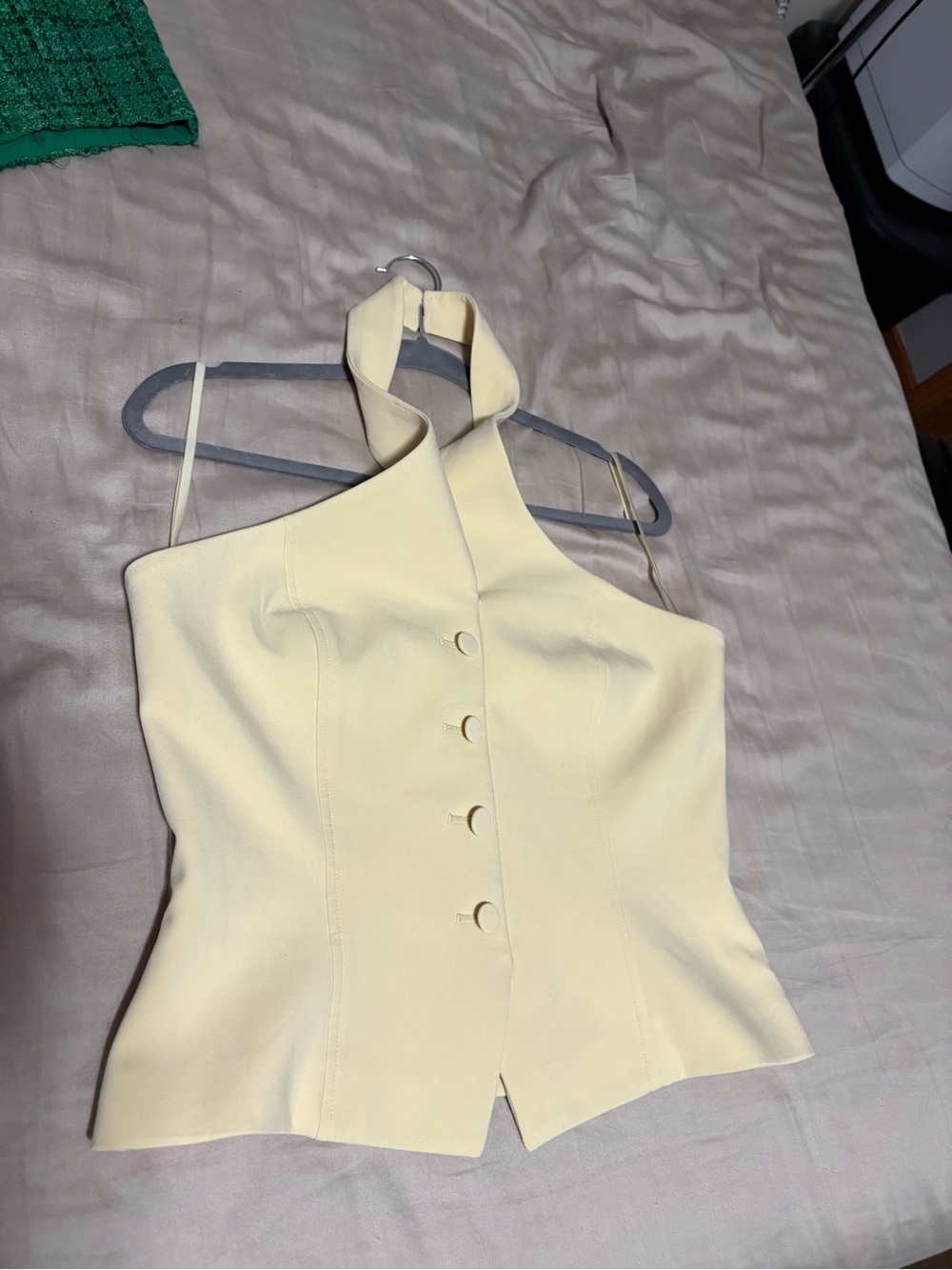 WHBM crisscross halter vest top in stunning butter yellow 💕